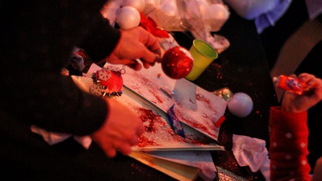 Teatr-Katarynka-Warsztaty-Robienia-Tworzenia-Ozdób-Choinkowych-(1)