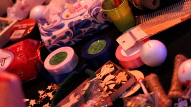 Teatr-Katarynka-Warsztaty-Robienia-Tworzenia-Ozdób-Choinkowych-(3)