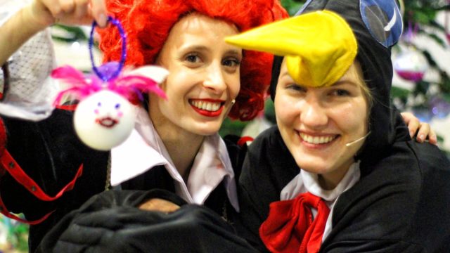 Teatr-Katarynka-Warsztaty-Robienia-Tworzenia-Ozdób-Choinkowych-(9)