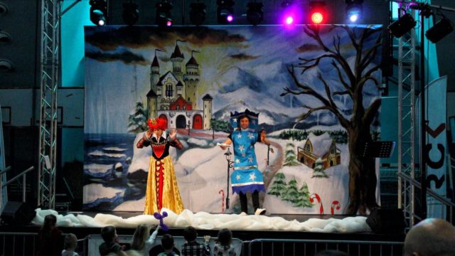 Teatr-Katarynka-Spektakl-Bałwanek-Tiko-Królowa-Fruncja-(30)