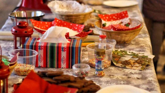 Teatr-Katarynka-Świąteczne-Warsztaty-Zdobienia-Dekorowania-Pierników-(4)