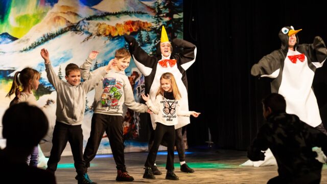 Teatr-Katarynka-Polarna-Przygoda-Spektakl-dla-dzieci_3 (10)